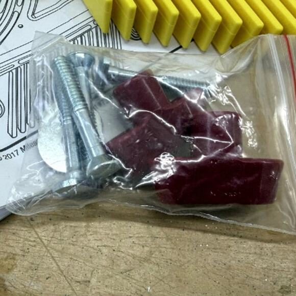 Miter-It FeatherBoard with 3/4" & 5/8" Miter Bars for Table Saw - New - Picture 2 of 6